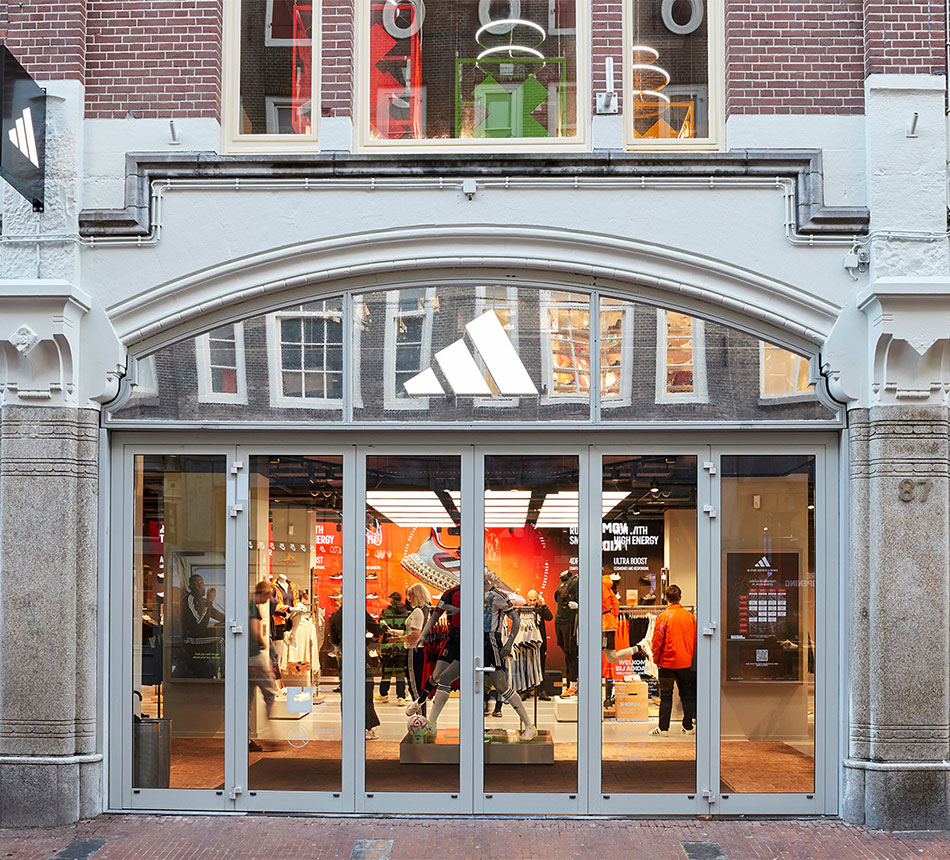 An adidas store from the outside (Photo)