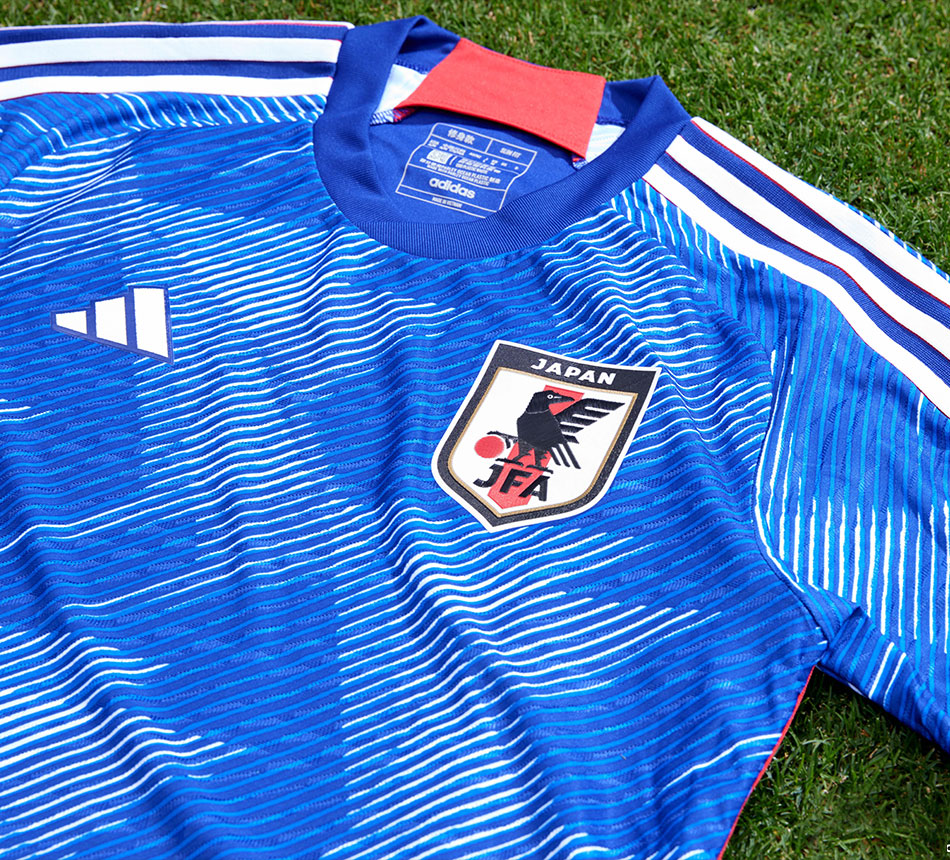 The Japanese World Cup jersey in blue and white including an adidas logo (Photo)