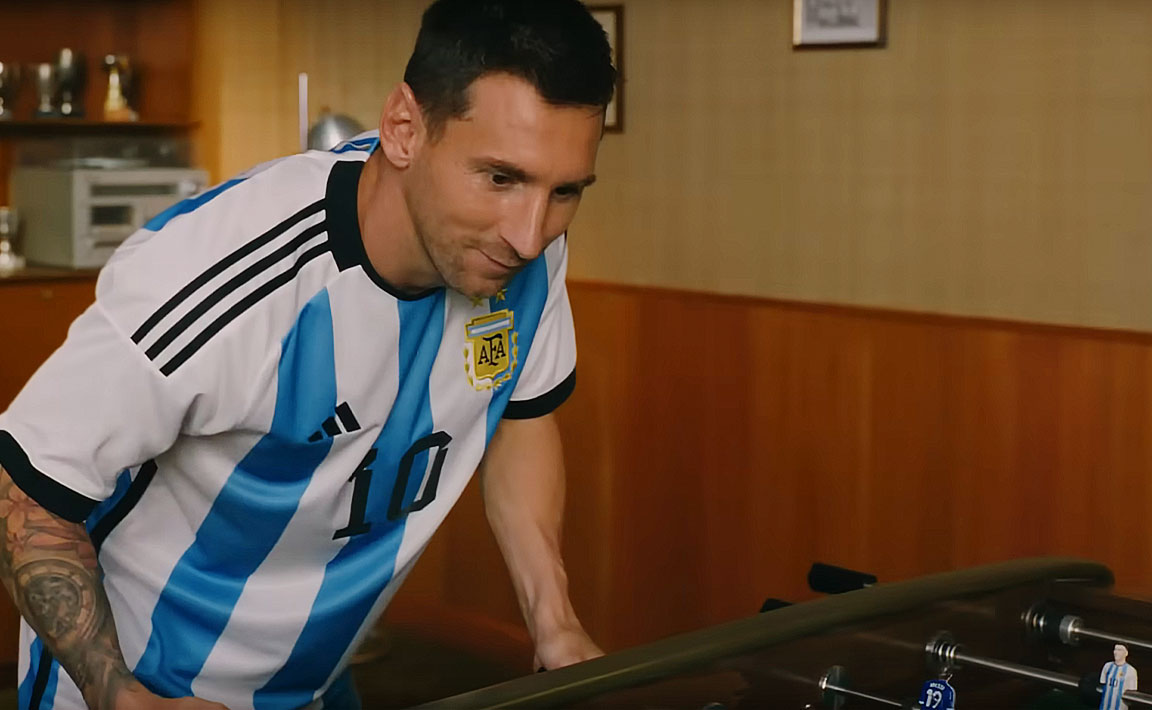 Messi playing table football (Photo)