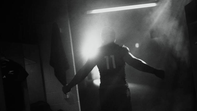 Schwarz-weiß Bild eines Teammitglieds der All Blacks (Foto)