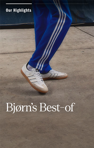 A person who wears blue jogging trousers with three stripes (Photo)